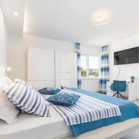 Luxury With A Swimming Pool Seget Donji, Trogir - 22094 Donji Seget