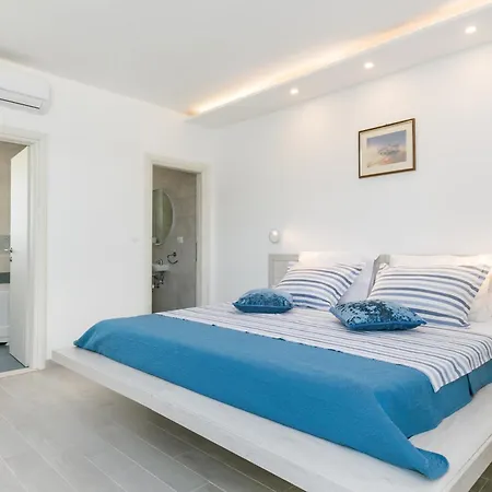 Vila Luxury With A Swimming Pool Seget Donji, Trogir - 22094 Donji Seget