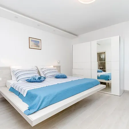 Luxury With A Swimming Pool Seget Donji, Trogir - 22094 *