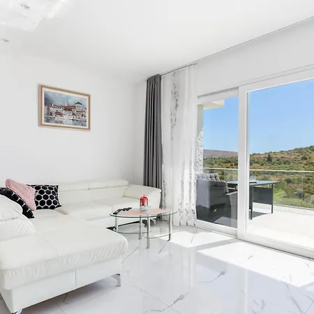 Vila Luxury With A Swimming Pool Seget Donji, Trogir - 22094