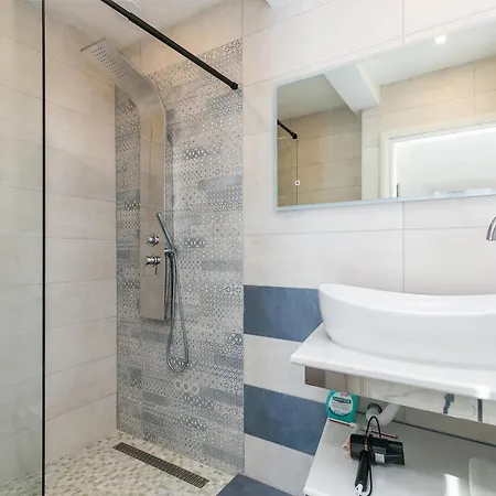 Vila Luxury With A Swimming Pool Seget Donji, Trogir - 22094 *