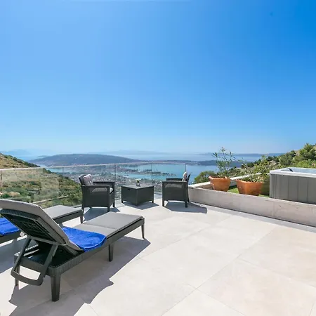 Luxury With A Swimming Pool Seget Donji, Trogir - 22094 Vila