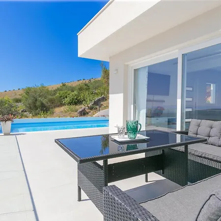 Luxury With A Swimming Pool Seget Donji, Trogir - 22094 Vila *