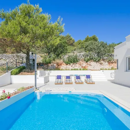 Luxury With A Swimming Pool Seget Donji, Trogir - 22094 *