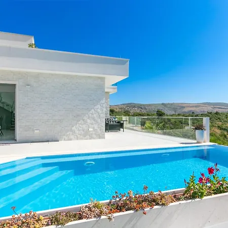 Luxury With A Swimming Pool Seget Donji, Trogir - 22094 *